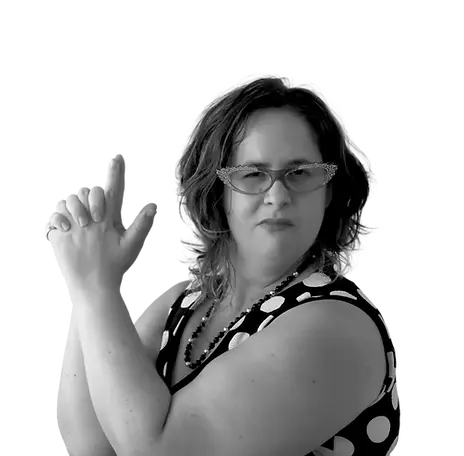 הילה הקרציה מפולניה במבט מאיים