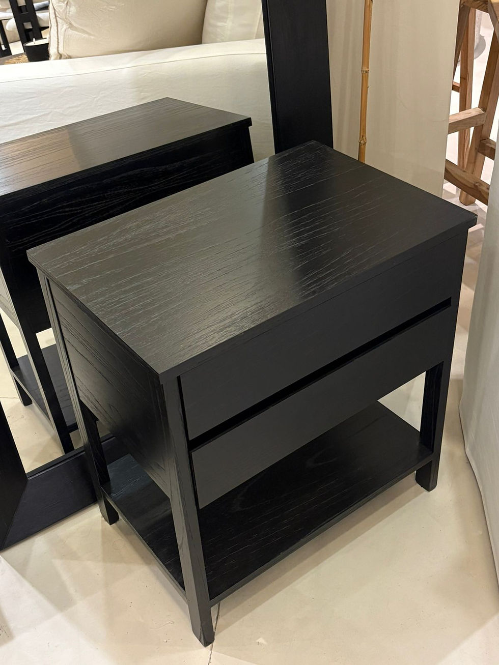 Miniatura: Mesa de luz PARAÍSO NEGRA
