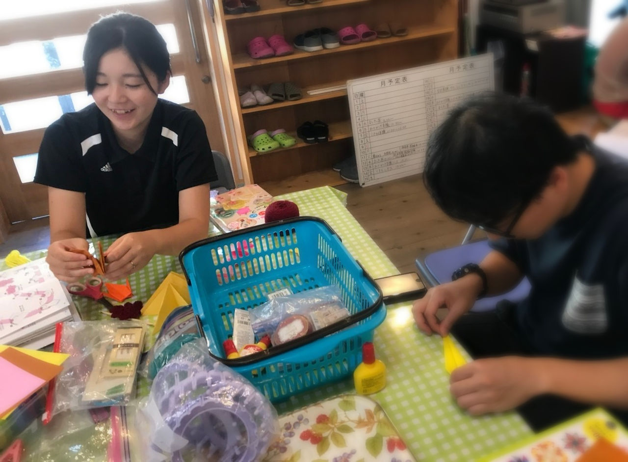 工作タイム。お母さんたちのうまいことうまいこと。