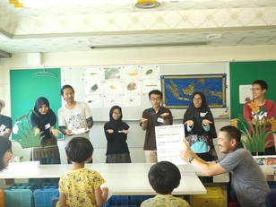 The Puppet Show with The Kids !