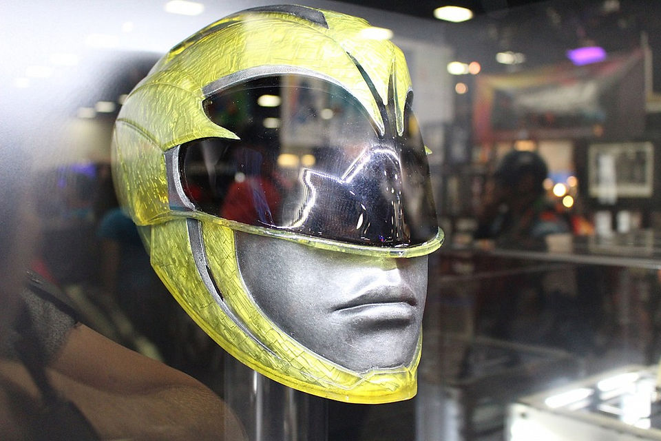 SDCC-2016-Power-Rangers-Movie-Yellow-Helmet-Side