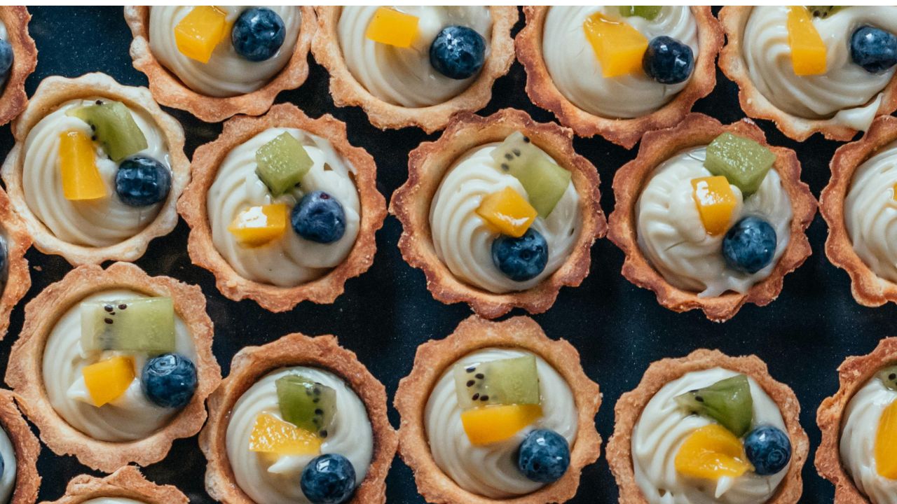 Bite-sized hors d’oeuvres including sliders, mini tacos and petite desserts