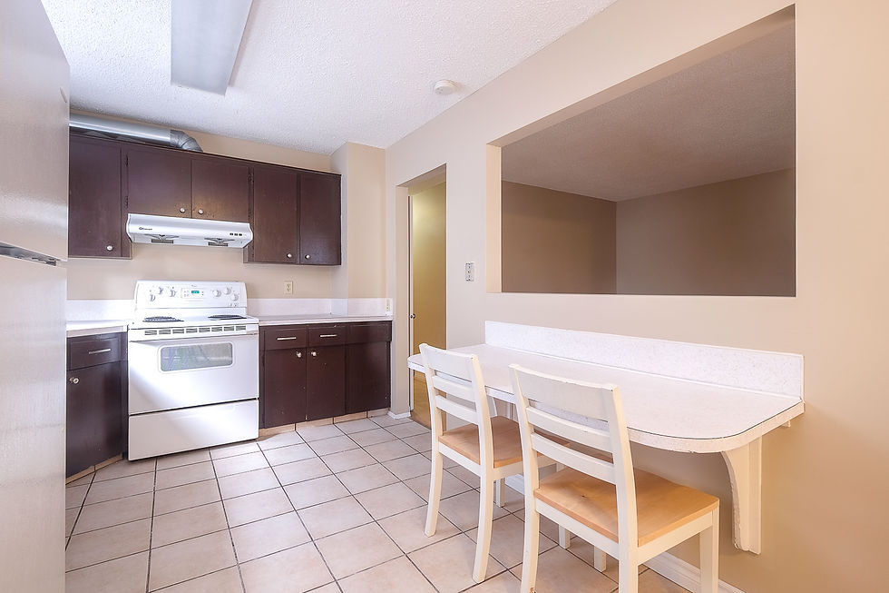 4256 40 Ave NW-mini dining 2