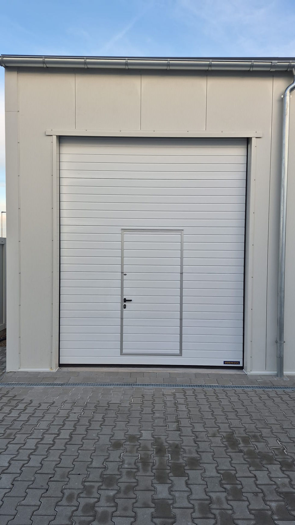 XXL-Garage mit Schlupftür im Garagenpark Großhabersdorf