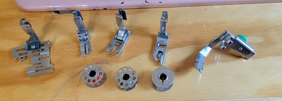 Miniatura: SewMor Treadle-Zigzag Sewing Machine