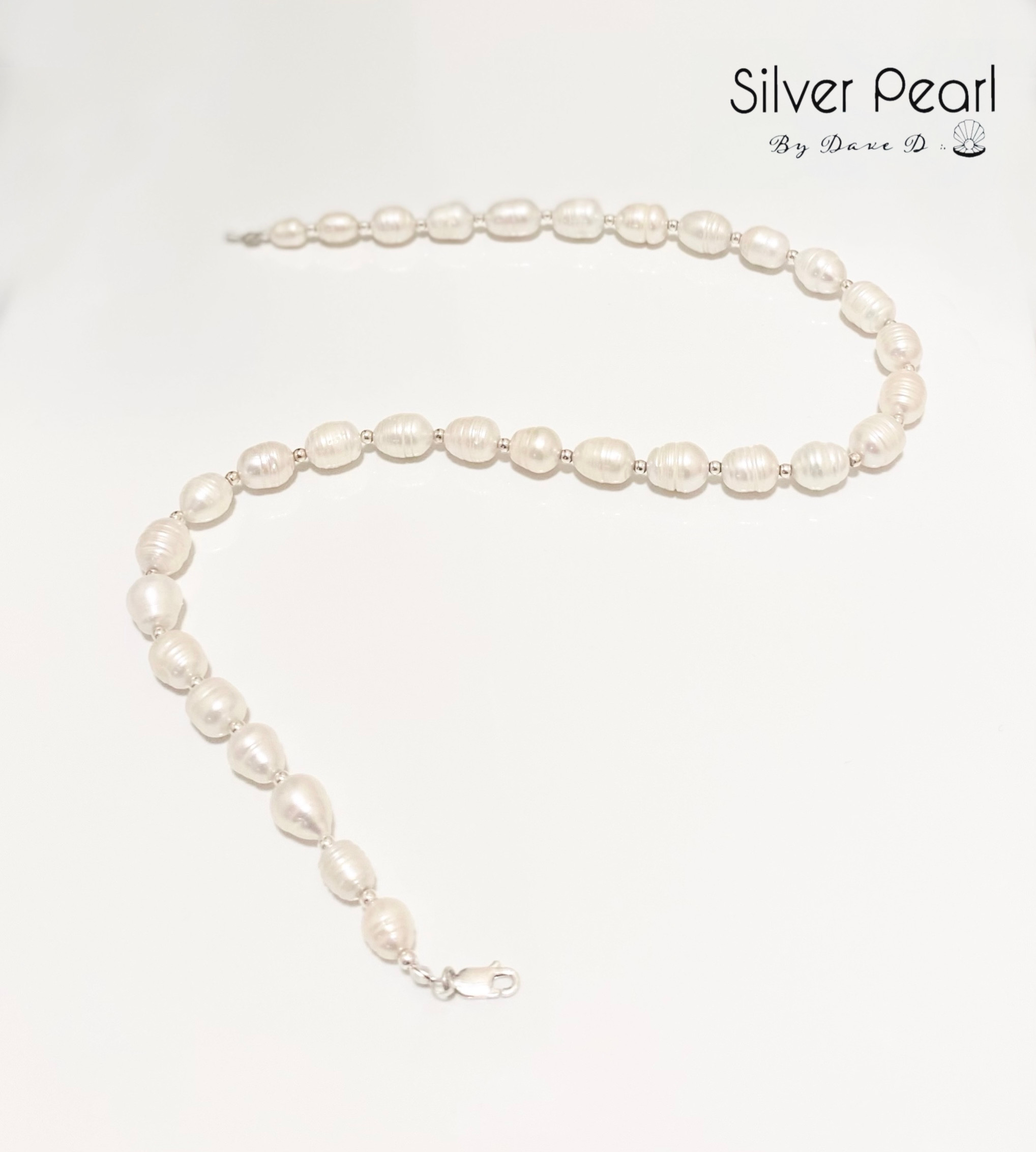 Collar de perlas blancas con plata cuencana