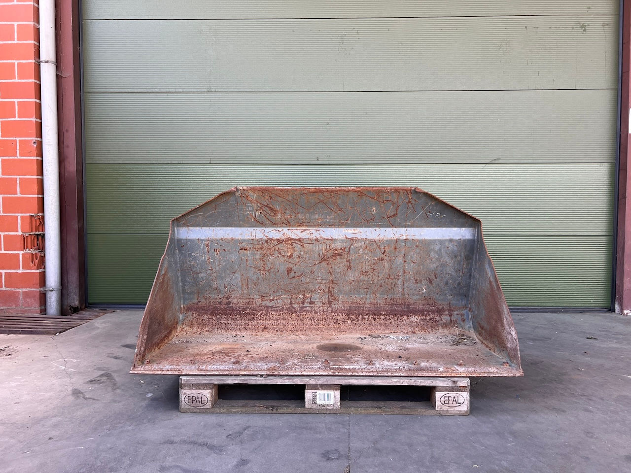 Kramer ground bucket