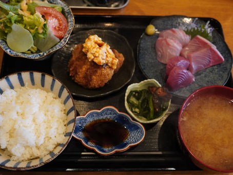 「食堂バル スミカ」で、日替わりランチ(定食)です(95)