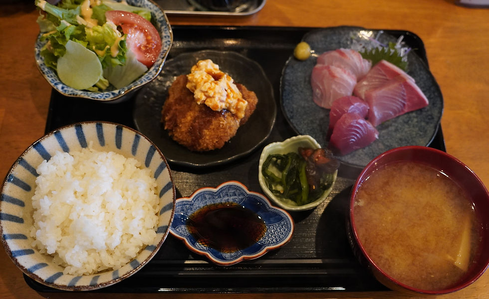 「食堂バル スミカ」で、日替わりランチ(定食)です(95)