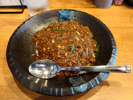 「食堂バル スミカ」で、スパイシー・キーマカレーです