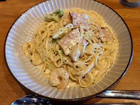 「食堂バル スミカ」で、辛口クリームパスタです