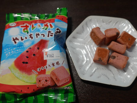 「不二家(FUJIYA)」の変わり種菓子(クッキー)、すいかやいちゃった?です