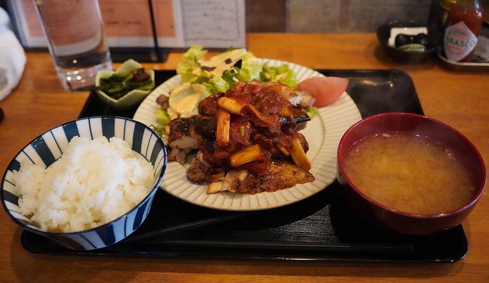 「食堂バル スミカ」で、日替わりランチ(定食)です(96)