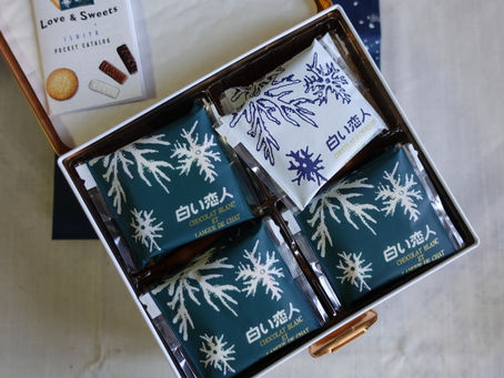 北海道土産の定番、「石屋製菓」の白い恋人です