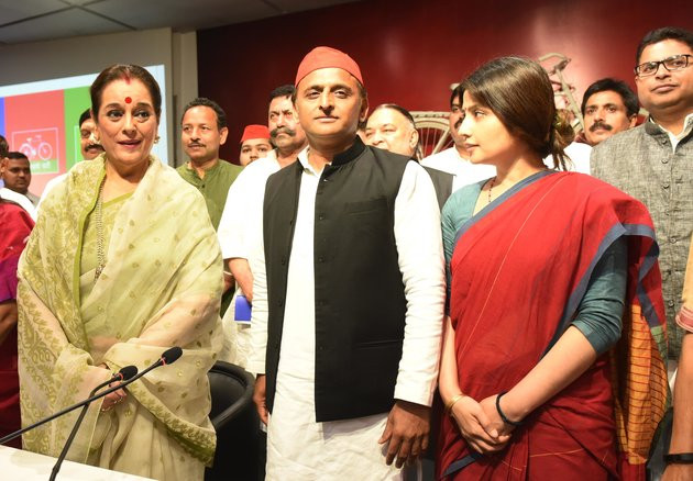 Poonam Sinha with Akhilesh Credits Huffington Post