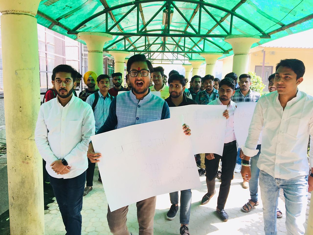 Students of Dayal Singh College Protesting