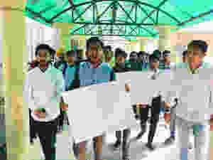 Students of Dayal Singh College Protesting