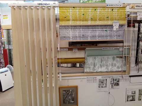 ブラインド、ロールスクリーン