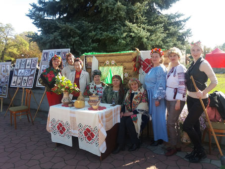 "Козацькому роду нема переводу!": бібліотечна фотозона