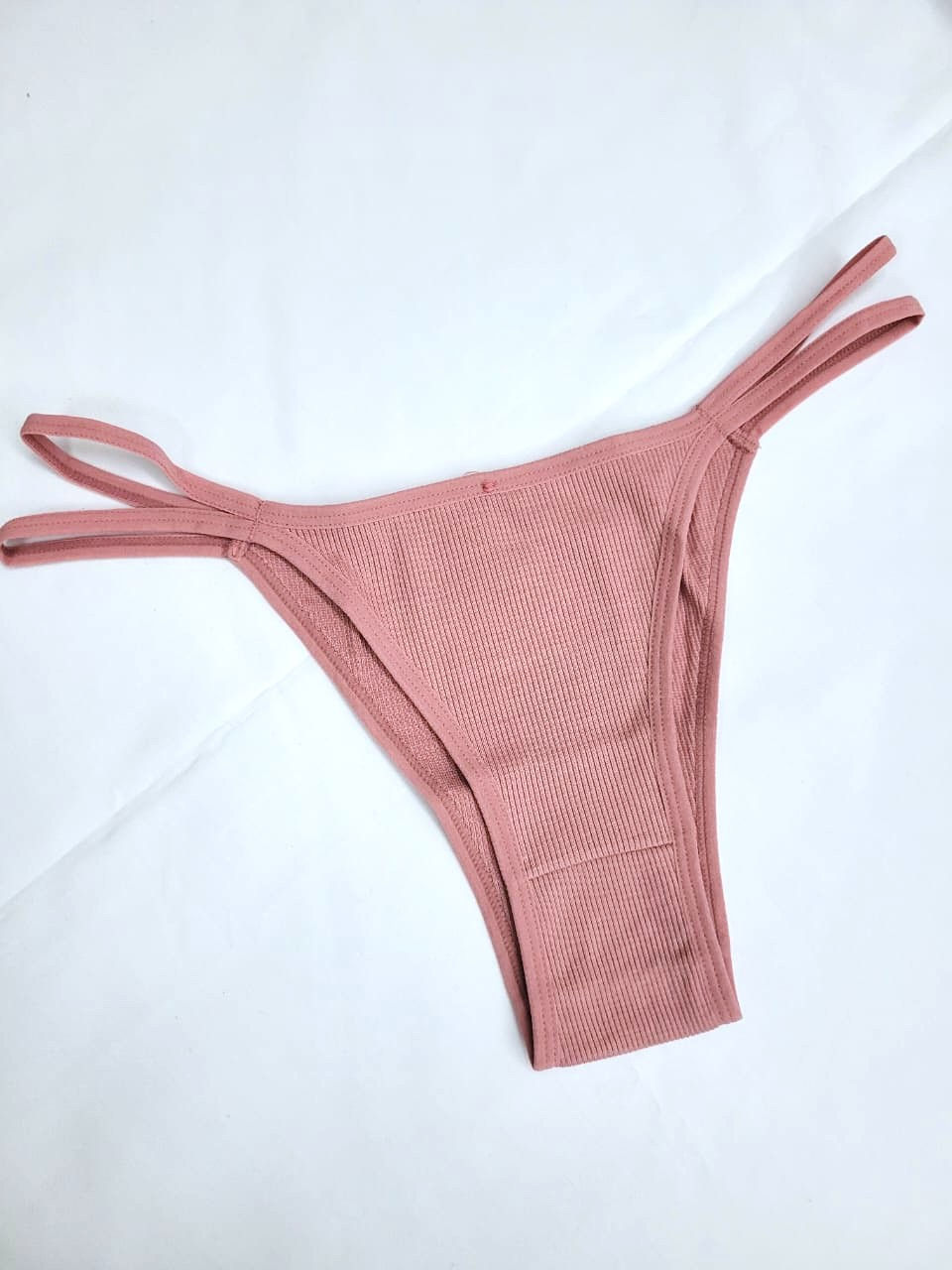 TANGA STRING CANELADA
