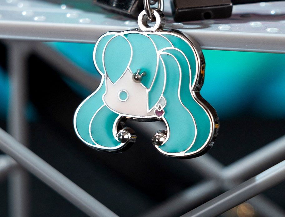 Thumbnail: Official Hatsune Miku Radio Wave Choker