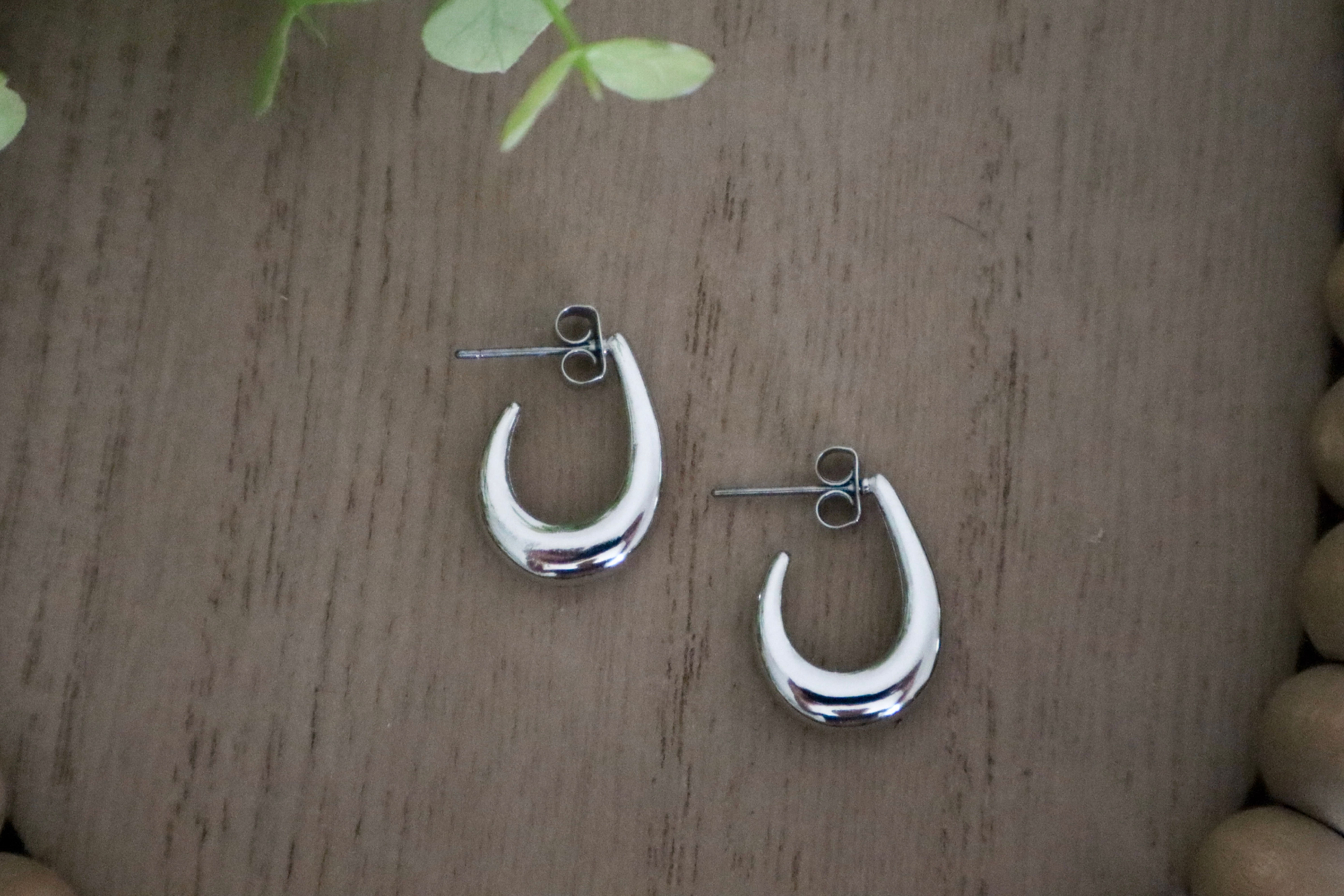 Curved Oval Hoop Earrings - Silver (Restock)