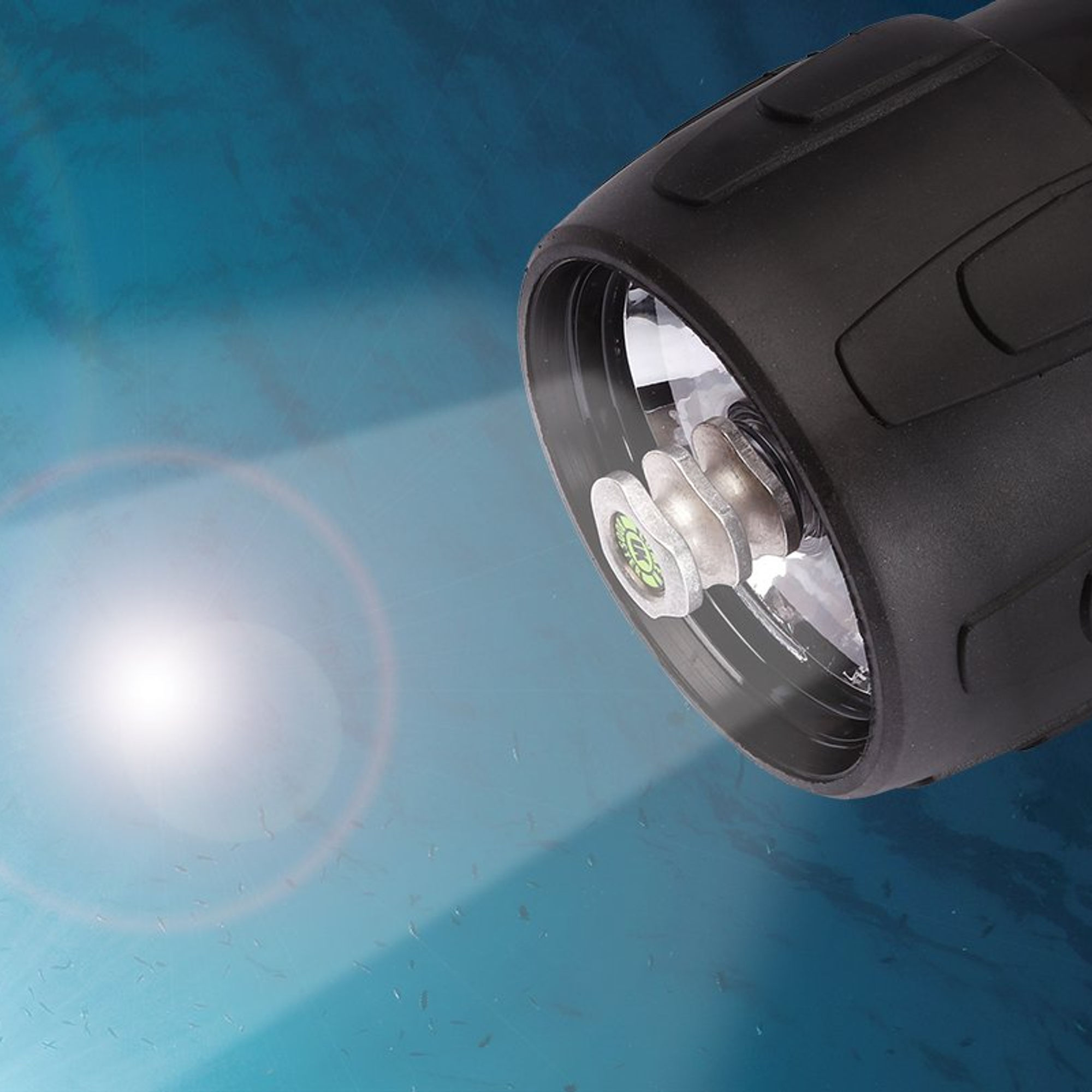 Underwater Kinetics C4 eLED (L2) Dive Light w/ NiMH Battery/Charger, Safety Yell