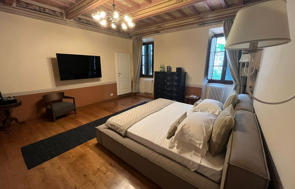 Afresco Room of the Cesira Guesthouse in Montalcino, Italy 
