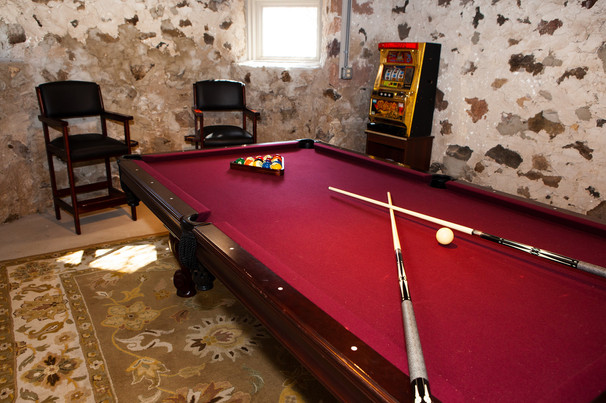 Pooltable.jpeg
