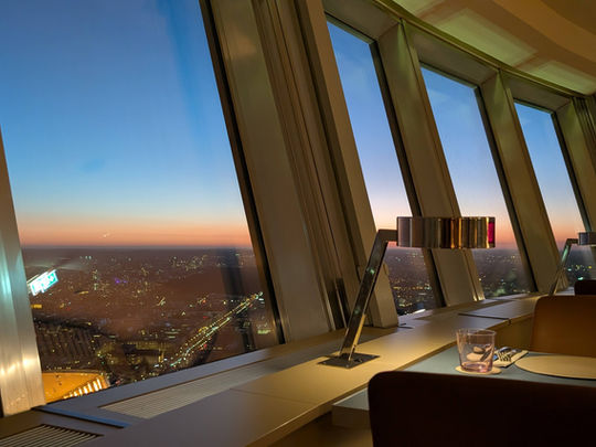 Warum in die Ferne schweifen: Ein Besuch im Sphere Restaurant im Berliner Fernsehturm am Alexanderplatz