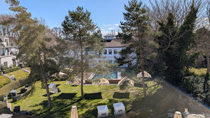 Ausblick auf Hotel mit Pool