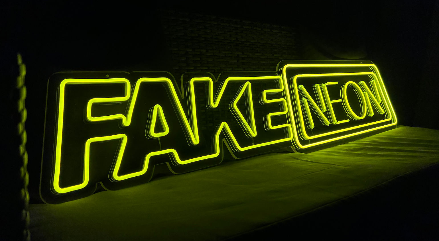 Insegna neon LED Logo FakeNeon