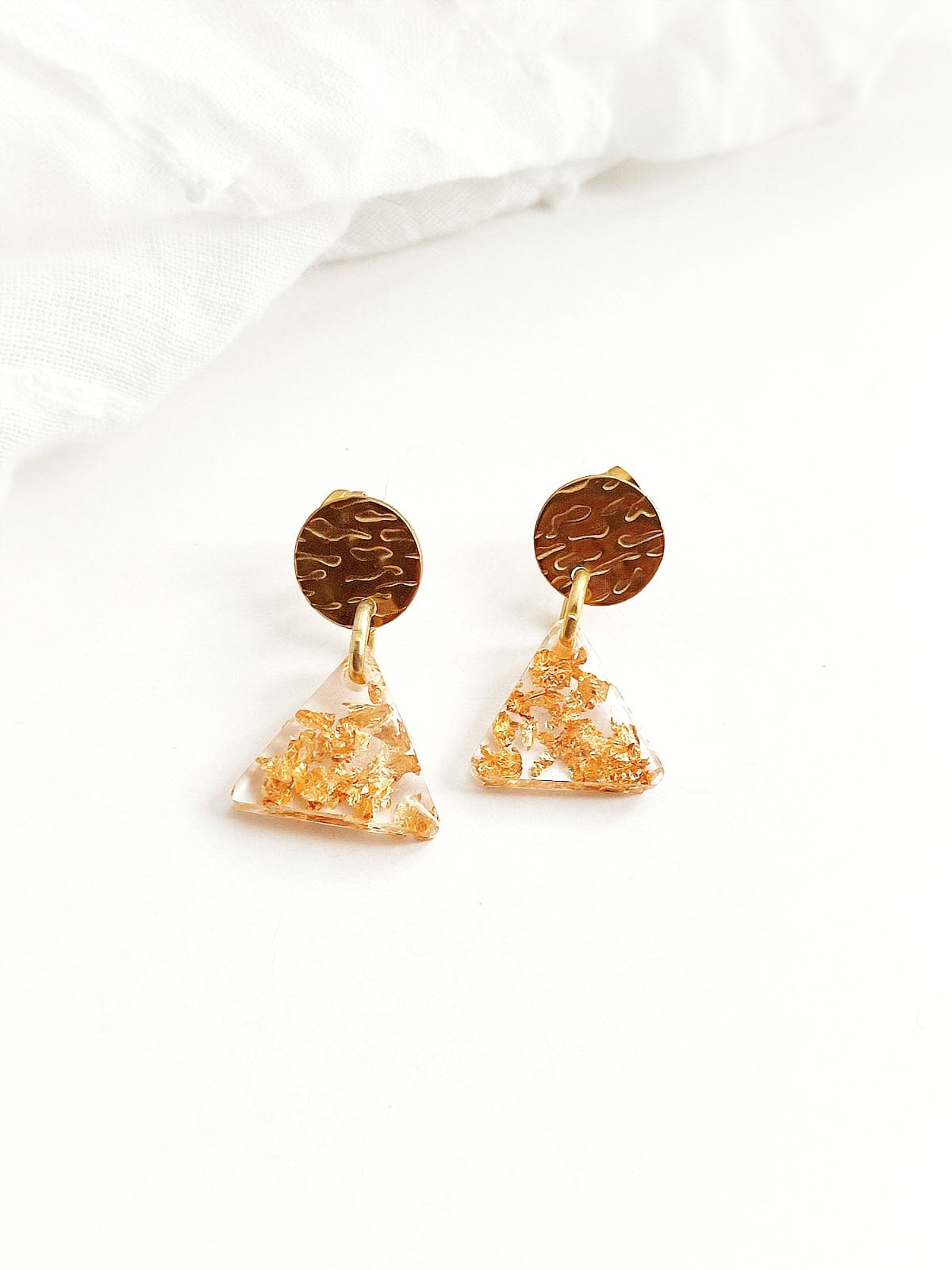 Boucles d'oreilles triangle feuilles d'or