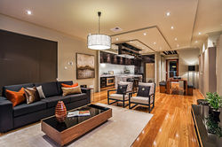 07 Christopher Display