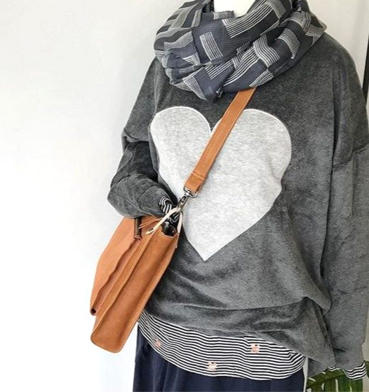 Thumbnail: Elm Luxe Heart Sweat sz 12