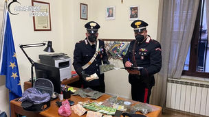 Coppia di pusher arrestata dai carabinieri a Rota Greca