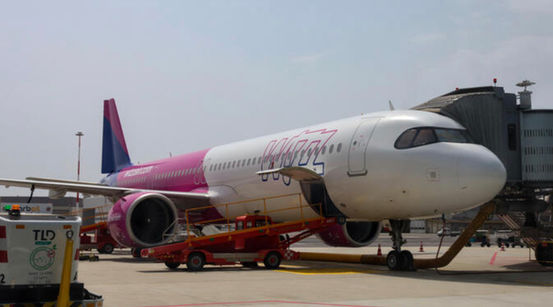 Aereo Wizz Air in partenza dall’aeroporto di Lamezia Terme