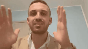 Tommaso Morelli durante il video in cui accusa l’amministrazione De Lorenzo di immobilismo e scarso risultato sui finanziamenti a Praia a Mare