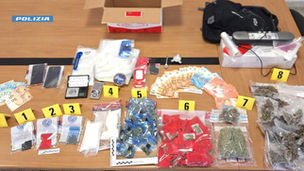 Operazione Polizia di Stato a Paola sequestro droga laboratorio in appartamento