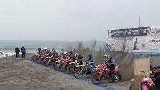 Tanti spettatori alla gara di motocross contestata dagli ambientalisti a Paola