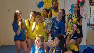 Atlete della Games Solution Volley Scalea Under 18 dopo il successo al torneo nazionale FIPAV di Camerota