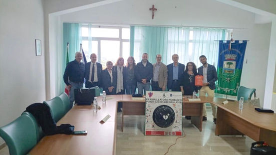 Sangineto consegnato il defibrillatore per una città cardioprotetta