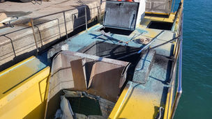 Attentato incendiario notturno al battello Pelikan System nel porto di Campora San Giovanni, Amantea