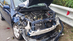 Incidente sulla SS18 fra una Yaris e un'Ape a Lamezia Terme, feriti i conducenti