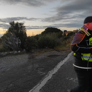 Scalea, un giovane di Maierà a bordo di una Panda è finito fuori strada nella località Petrosa di Scalea, rischiando di finire nella scarpata o peggio ancora nella scogliera: illeso il conducente