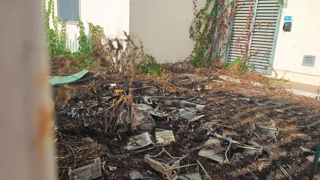 Scalea, fumo nero nel cortile della centrale FiberCop: incendio di vegetazione