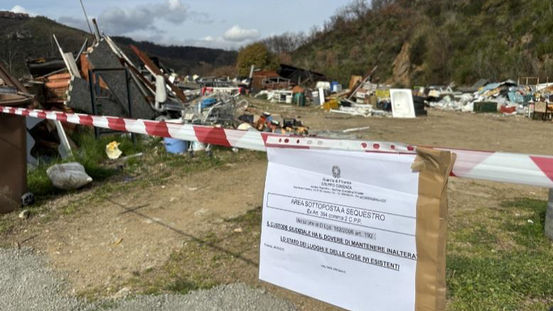 Discarica abusiva a Cosenza: sequestrato terreno di 2.000 m² e denunciato il proprietario