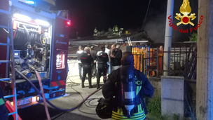 Vigili del Fuoco intervengono su incendio al tetto della Scuola dell’Infanzia di Santo Stefano di Rogliano