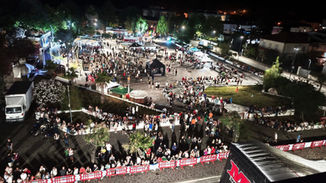 Motociclisti al Motoraduno Nazionale di Praia a Mare 2026 con Trofeo Moto Donna in Piazza della Resistenza