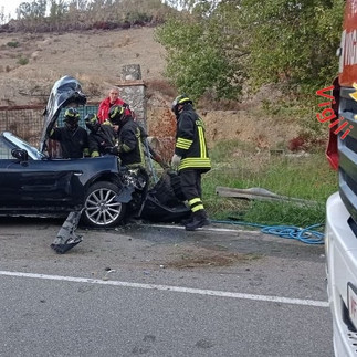 Incidente mortale sulla strada provinciale 172 per Borgia nel catanzarese, uno scontro fra due auto una Peugeot e una Fiat 124 spider